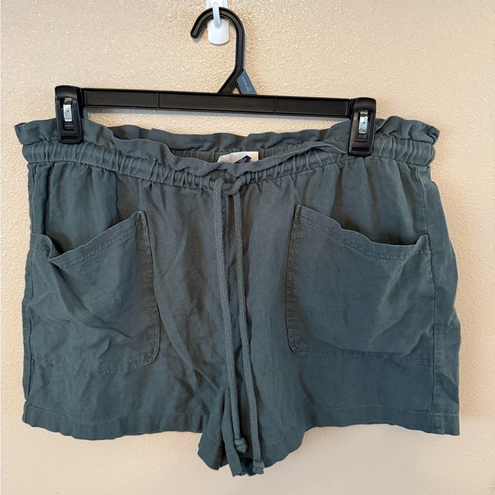 Women's Green Cargo Fabric Shorts